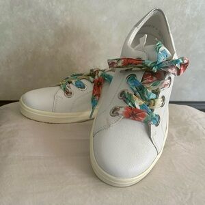 Remote Floral Lace White Sneakers